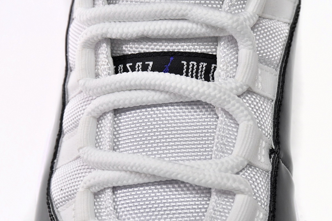 Air Jordan 11 Retro Concord