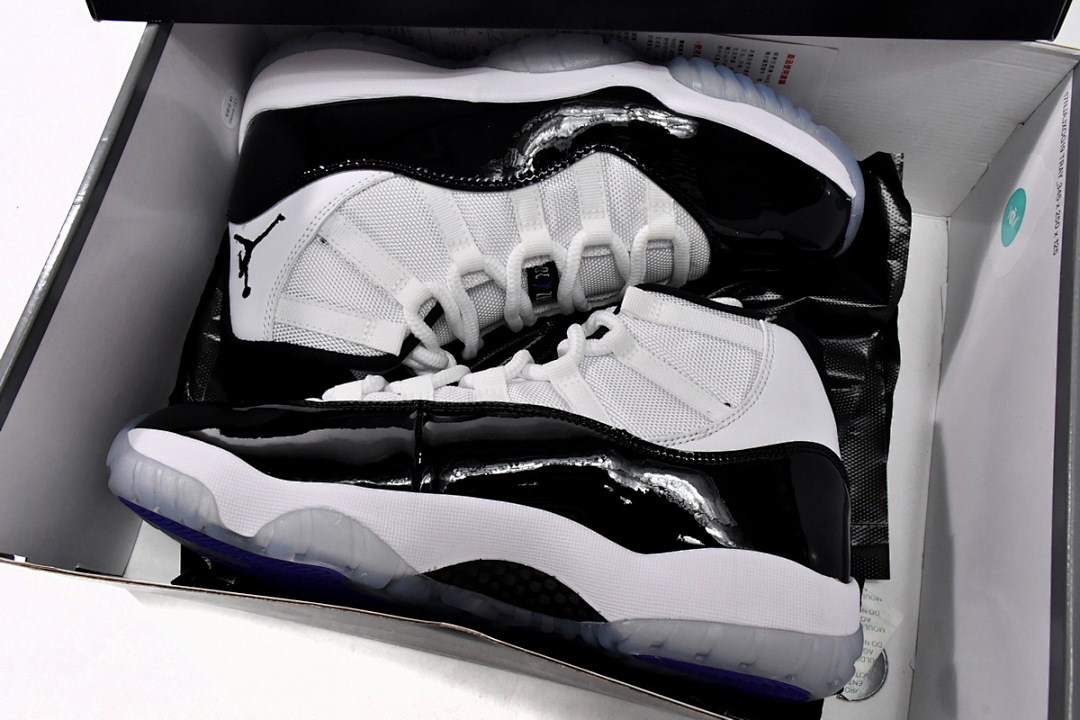 Air Jordan 11 Retro Concord