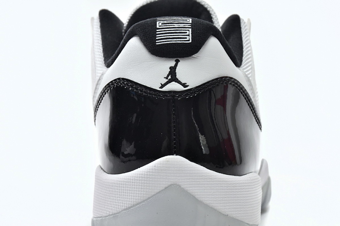Air Jordan 11 Retro Low Concord
