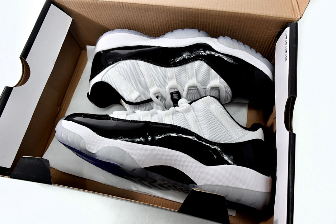 Air Jordan 11 Retro Low Concord