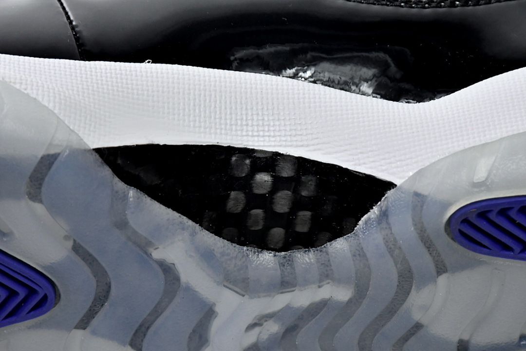 Air Jordan 11 Retro Low Concord