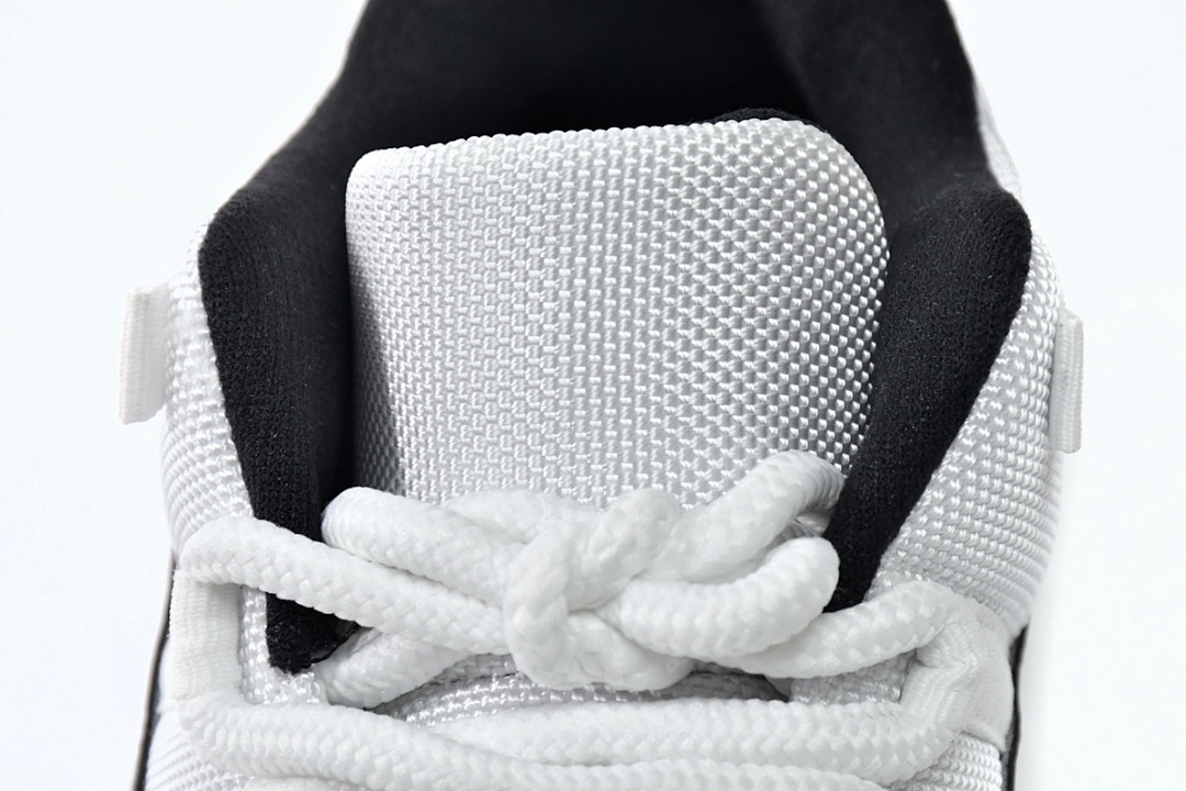 Air Jordan 11 Retro Low Concord
