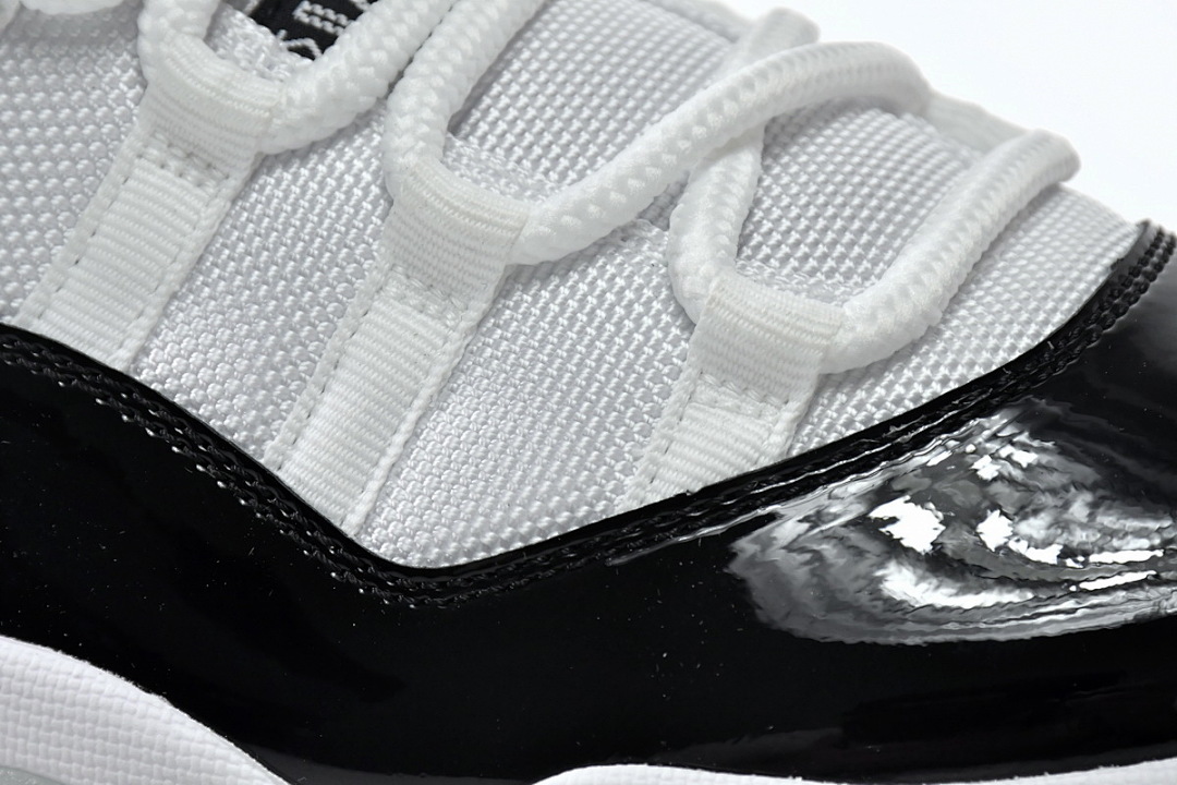 Air Jordan 11 Retro Low Concord