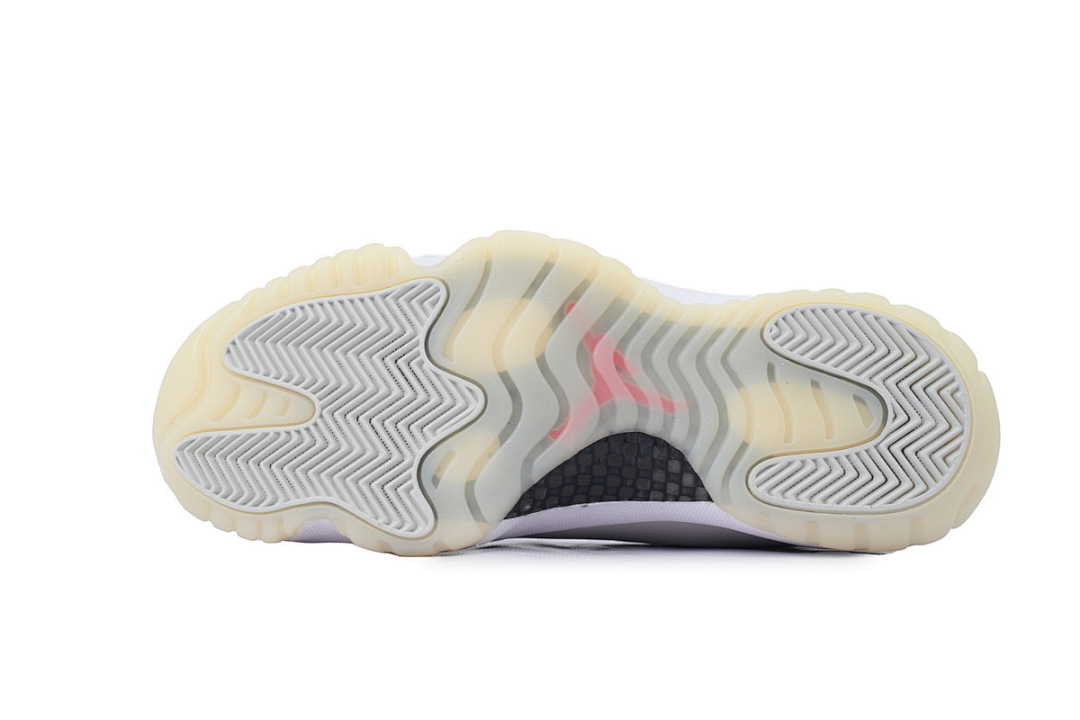 Air Jordan 11 Retro Platinum Tint