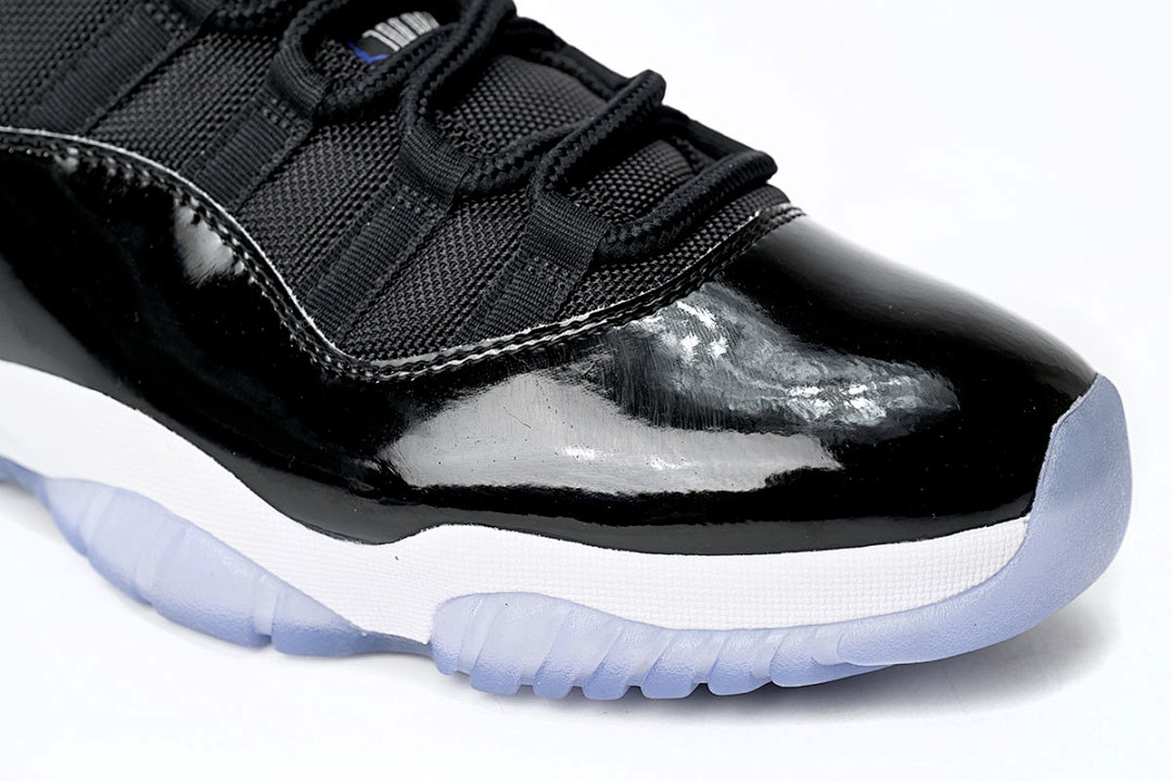 Air Jordan 11 Space Jam