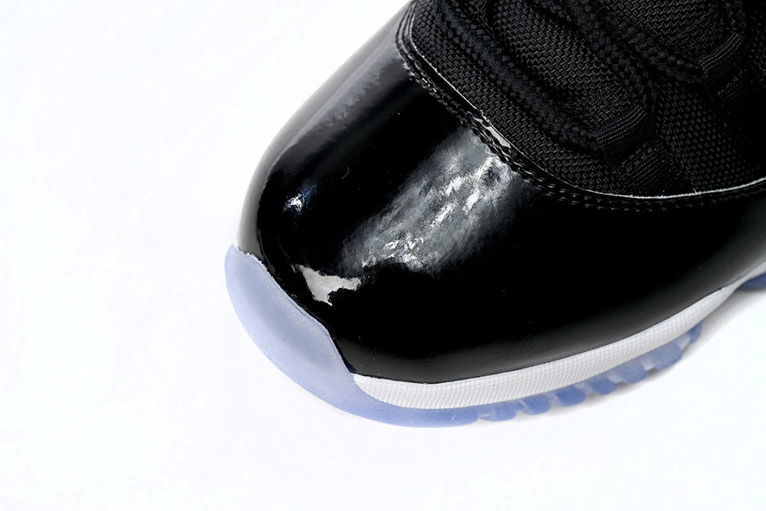 Air Jordan 11 Space Jam