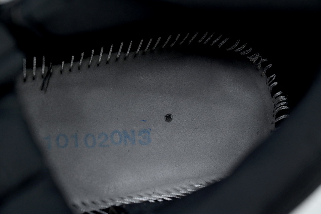 Air Jordan 11 Retro AR0715-010 