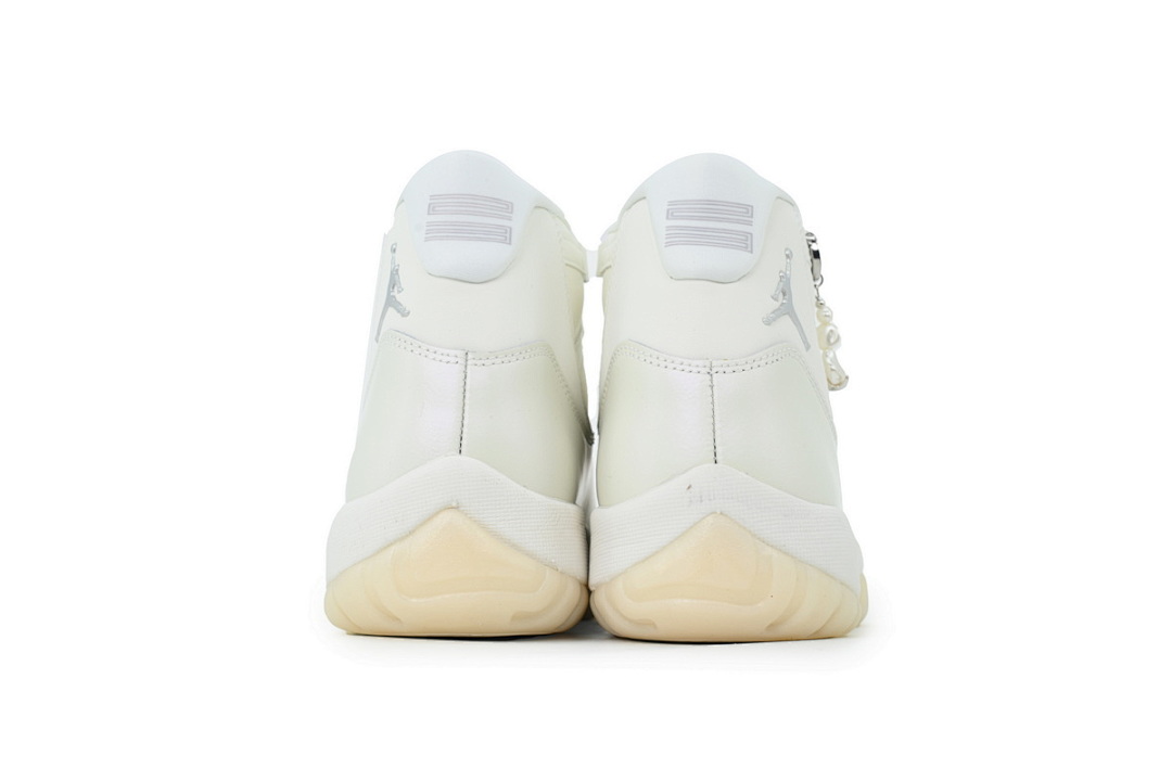 Wmns Air Jordan 11 Retro AR0715-110