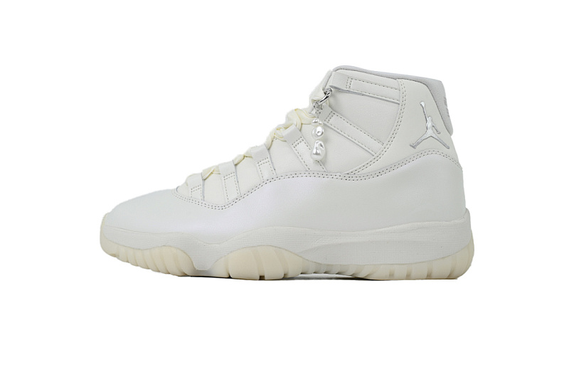  Wmns Air Jordan 11 Retro AR0715-110