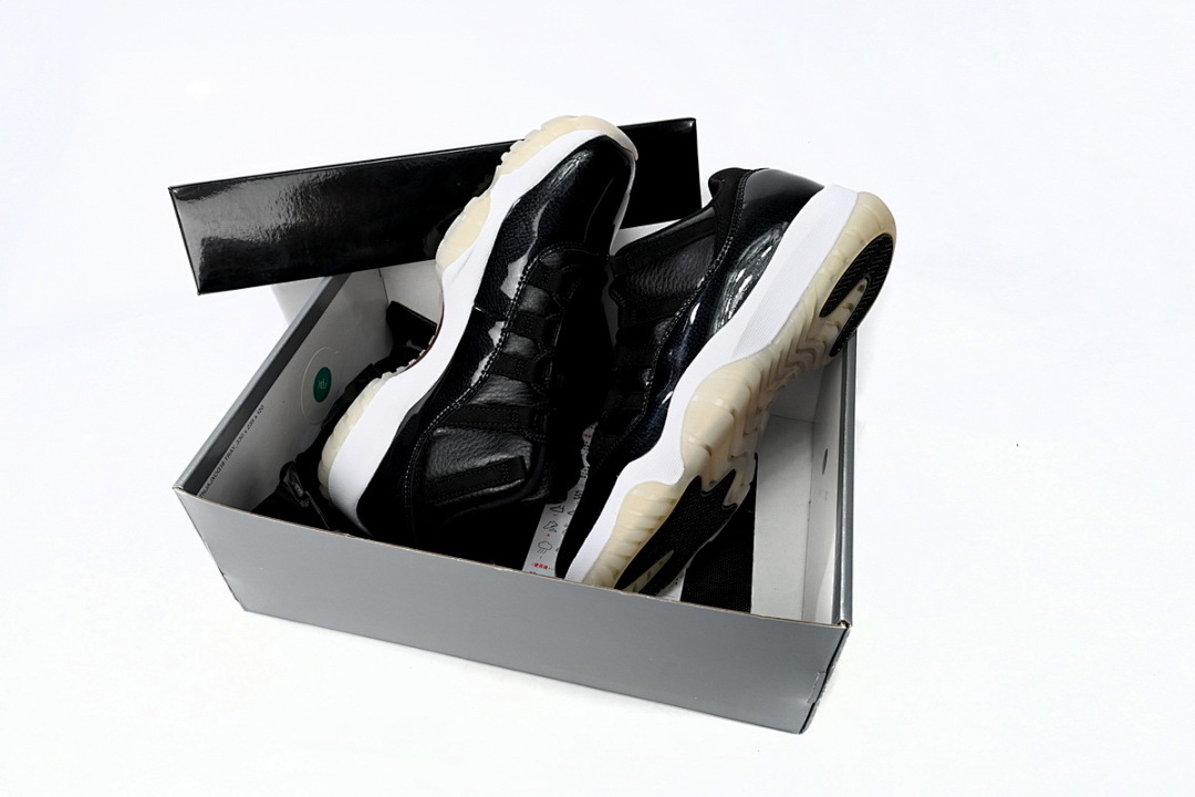  Air Jordan 11 Retro Low 72-10 AV2187-001