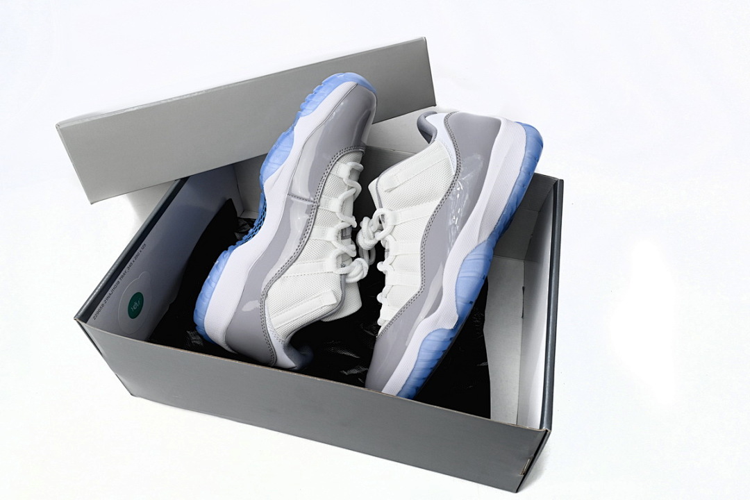  Air Jordan 11 Low AV2187-140