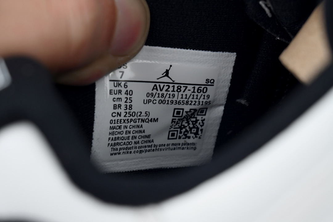 Air Jordan 11 Retro Low Concord Bred AV2187-160