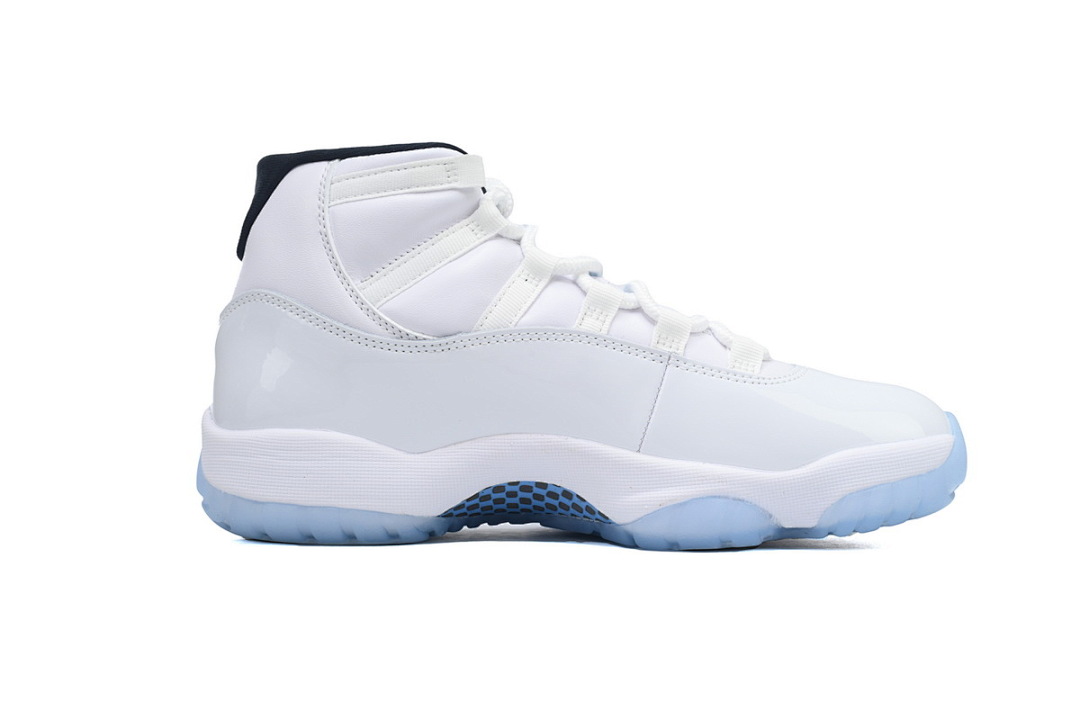 Zapatillas Air Jordan 11 Low WMNS blancas y azul claro CT8012-104 