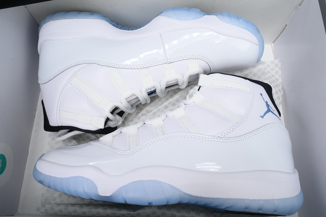Zapatillas Air Jordan 11 Low WMNS blancas y azul claro CT8012-104 