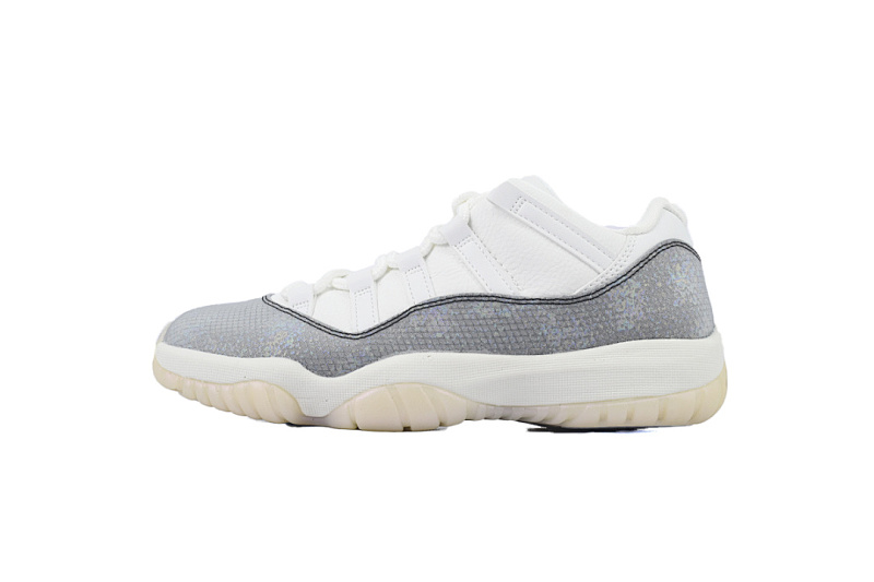 Air Jordan 11 Low HQ7000-001