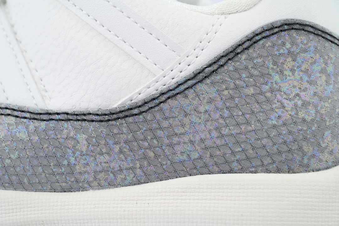 Air Jordan 11 Low HQ7000-001