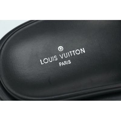 LOUIS VUITTON Pillow 02