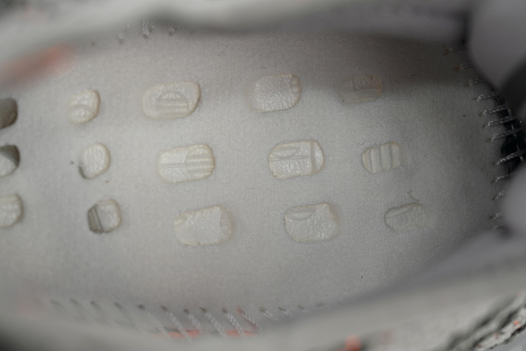 V2 adidas Yeezy Boost 350 V2 Beluga Reflective GW1229