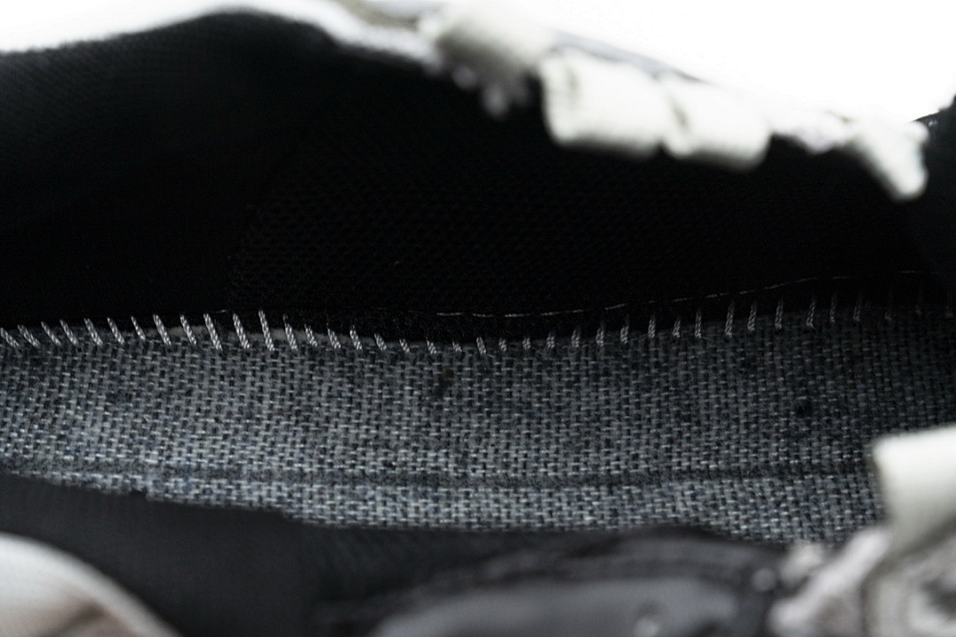 W09E1 7320 Balenciaga Triple S Black Silver