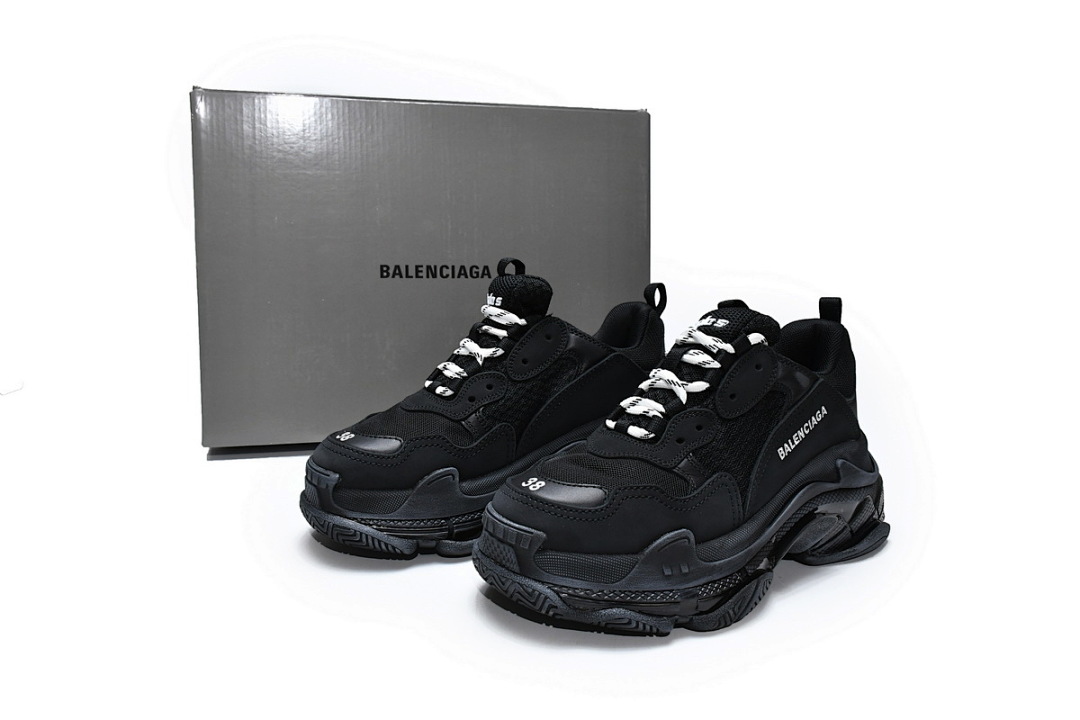 W09O1 1000 Balenciaga Triple S Black