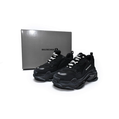 W09O1 1000 Balenciaga Triple S Black 02