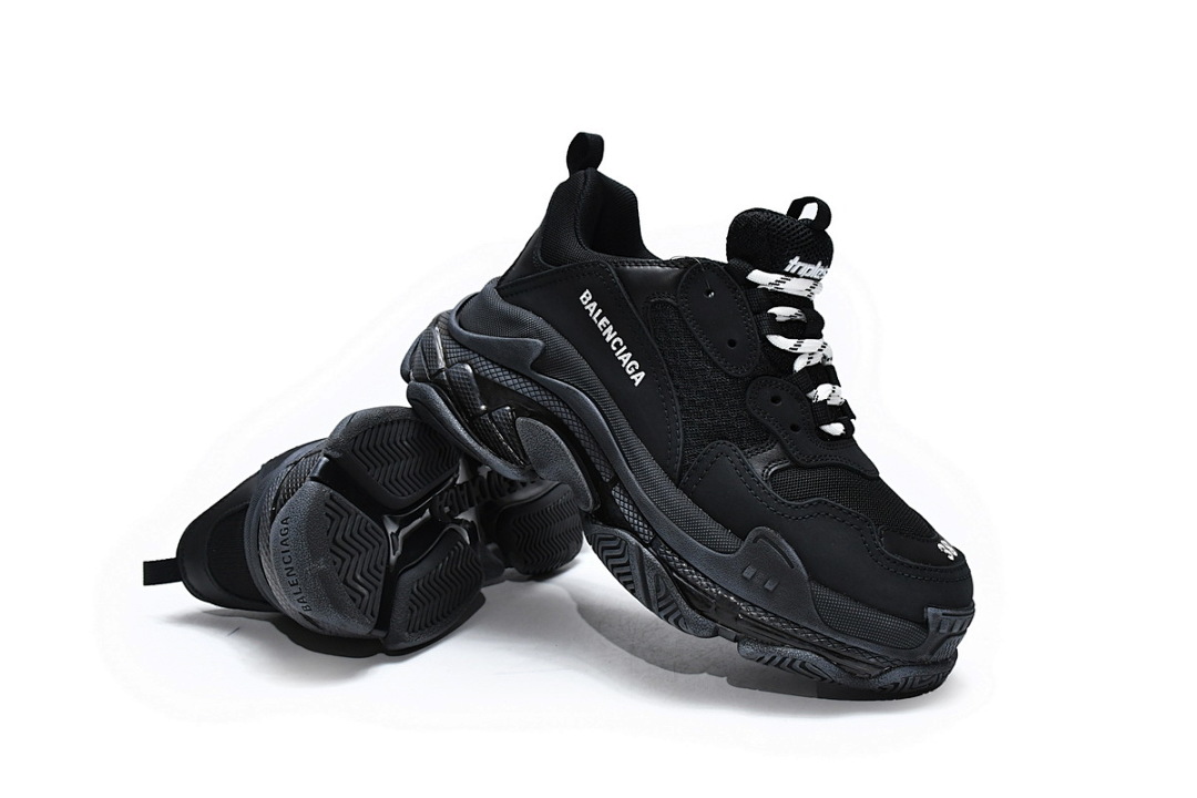 W09O1 1000 Balenciaga Triple S Black
