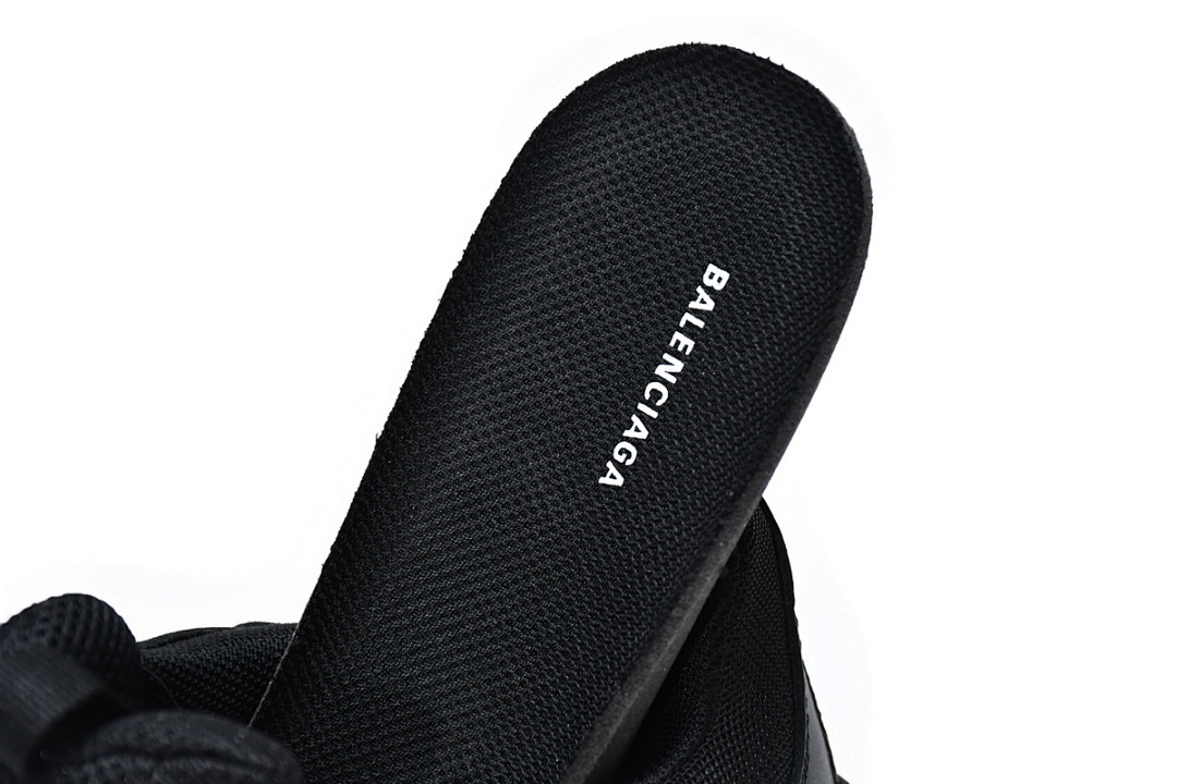 W09O1 1000 Balenciaga Triple S Black
