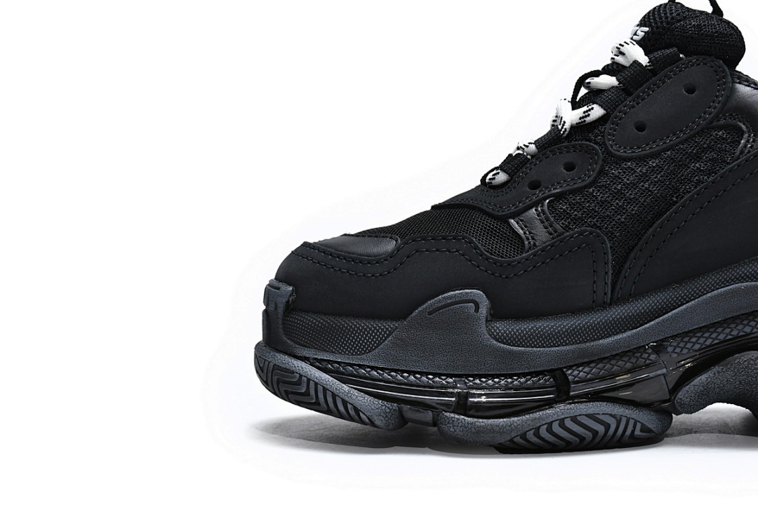 W09O1 1000 Balenciaga Triple S Black