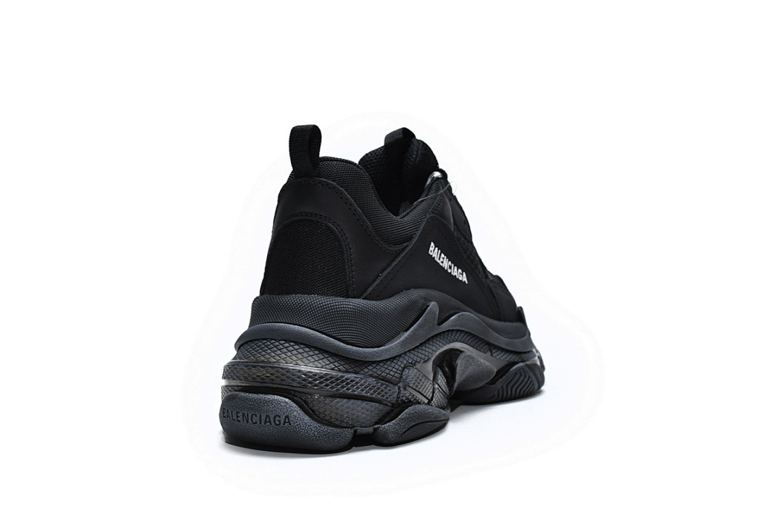 W09O1 1000 Balenciaga Triple S Black