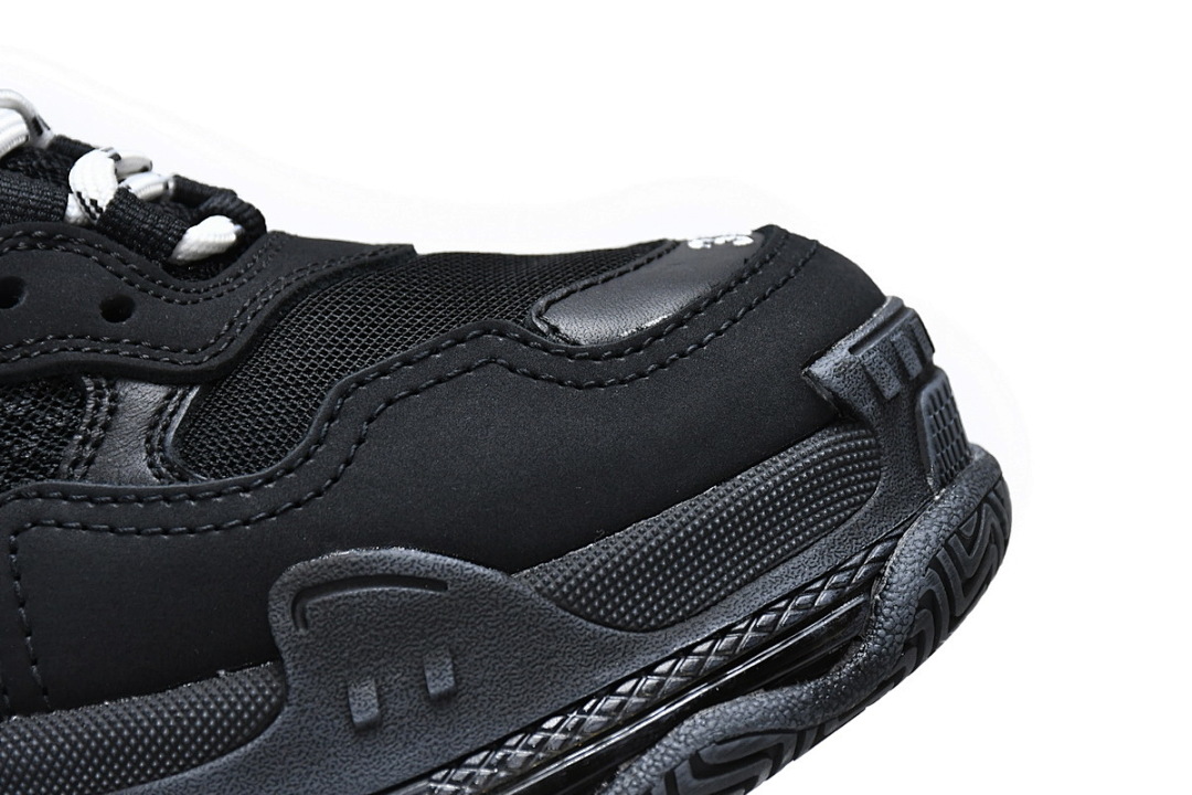 W09O1 1000 Balenciaga Triple S Black