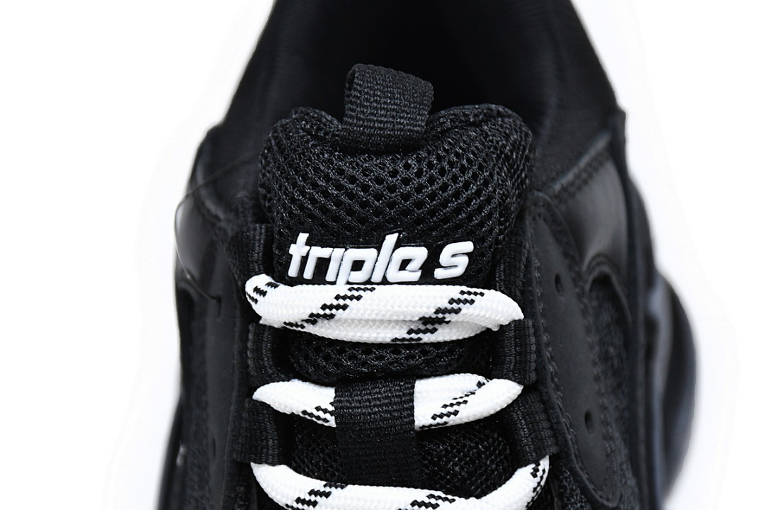 W09O1 1000 Balenciaga Triple S Black