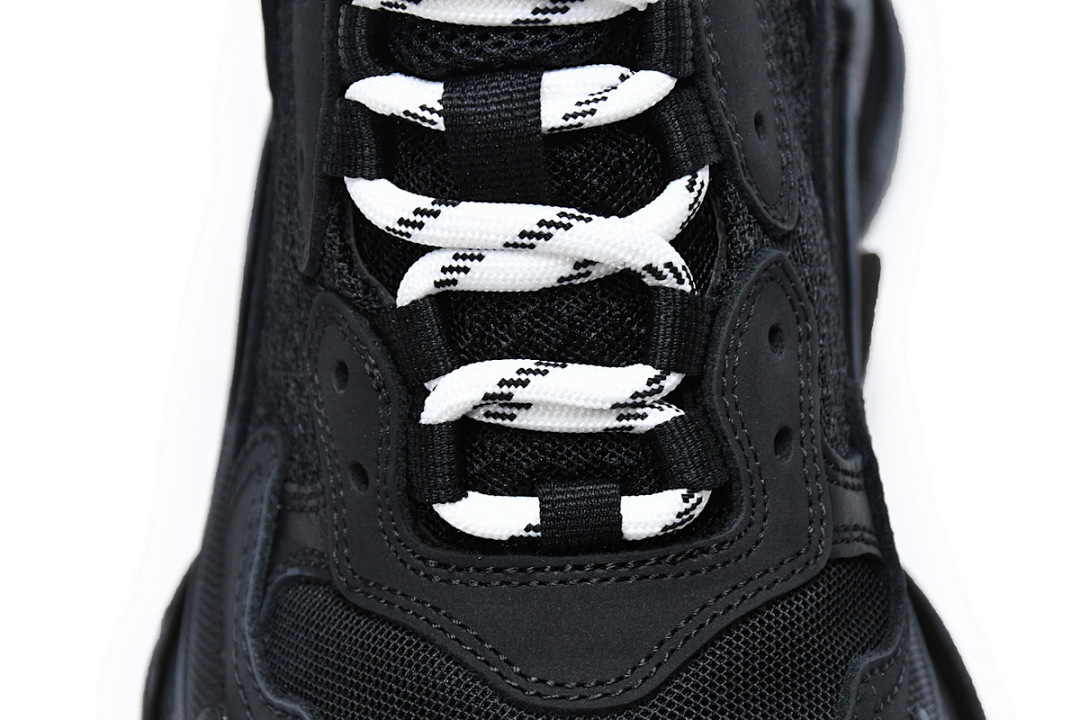 W09O1 1000 Balenciaga Triple S Black