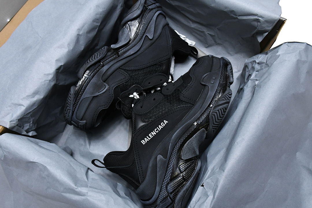 W09O1 1000 Balenciaga Triple S Black