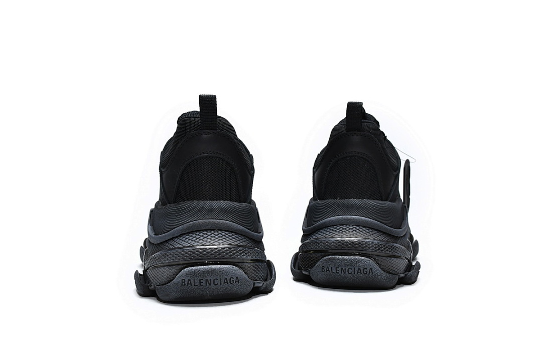W09O1 1000 Balenciaga Triple S Black
