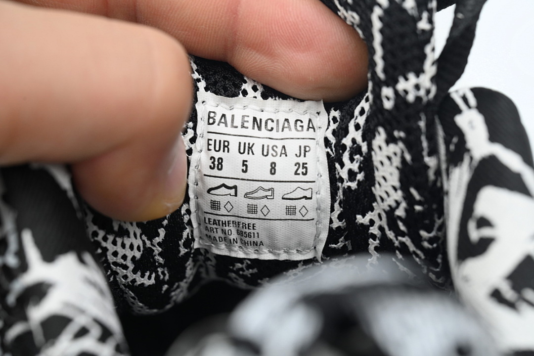 Zapatillas Balenciaga 10XL, negro y blanco, estampado de grafitis, W2RG1 9015