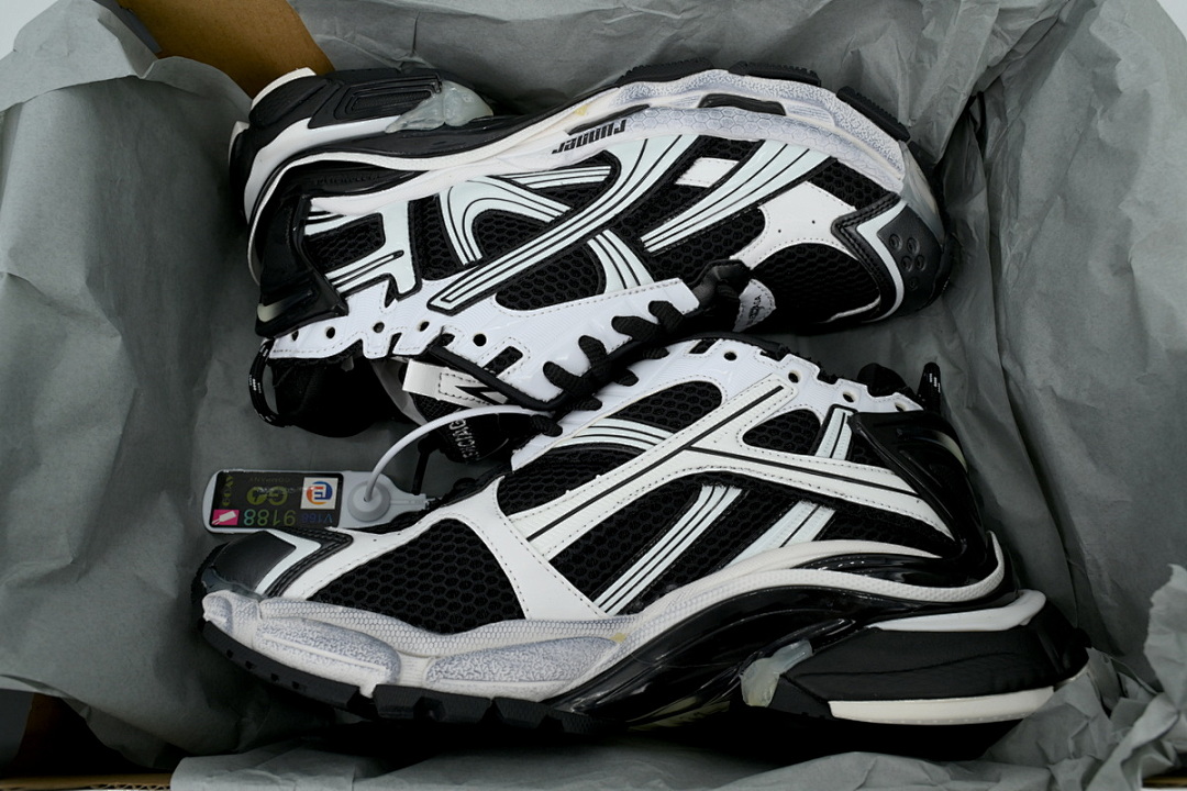Balenciaga Runner White Black Grey W3RMU 9010
