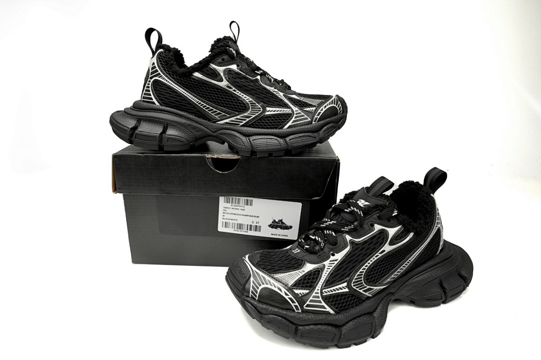 W3XL2 1090 Balenciaga Black And White