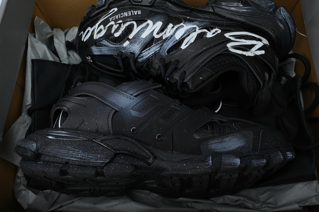 Zapatillas deportivas Balenciaga Track, blancas con grafitis, WTRHW 1090