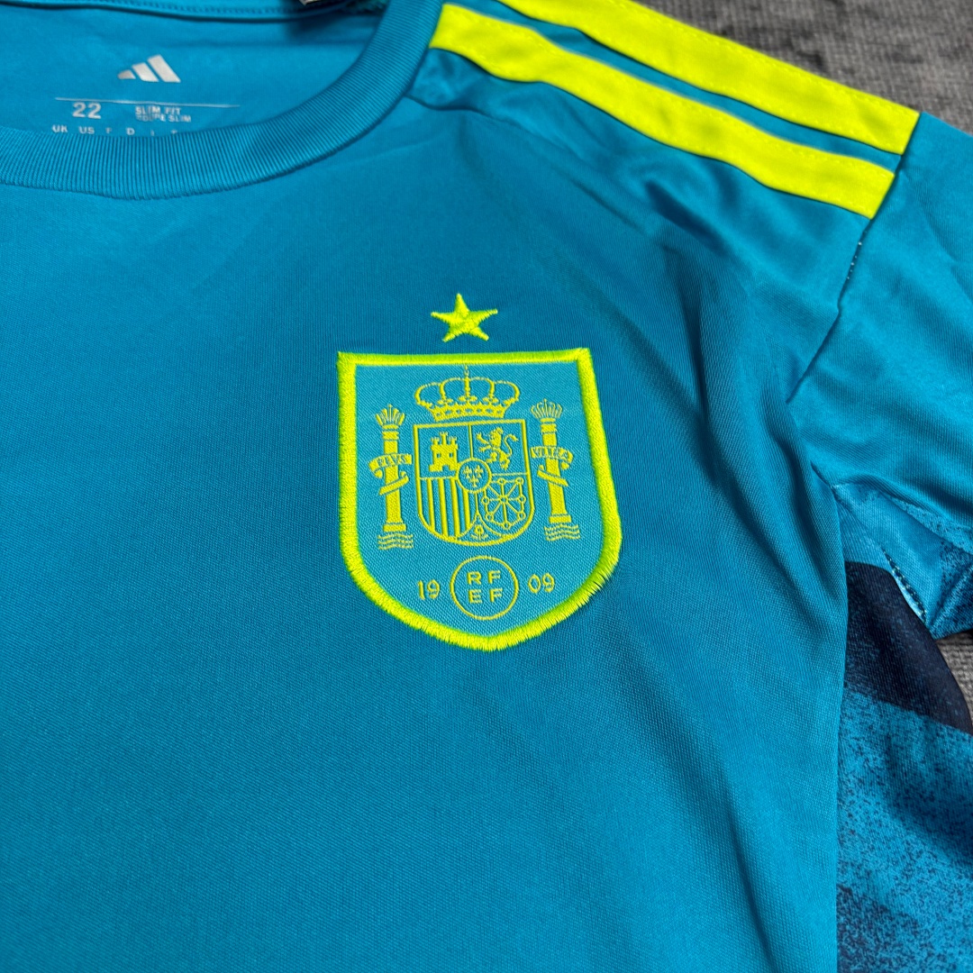 Kids long-sleeved 2026 Spain goalkeeper jersey Children's Size