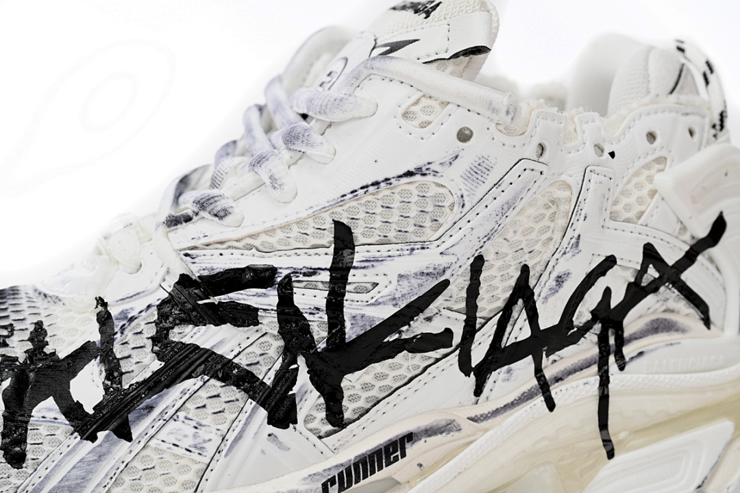 Balenciaga Runner White And Black Characters W3RBQ 9010 