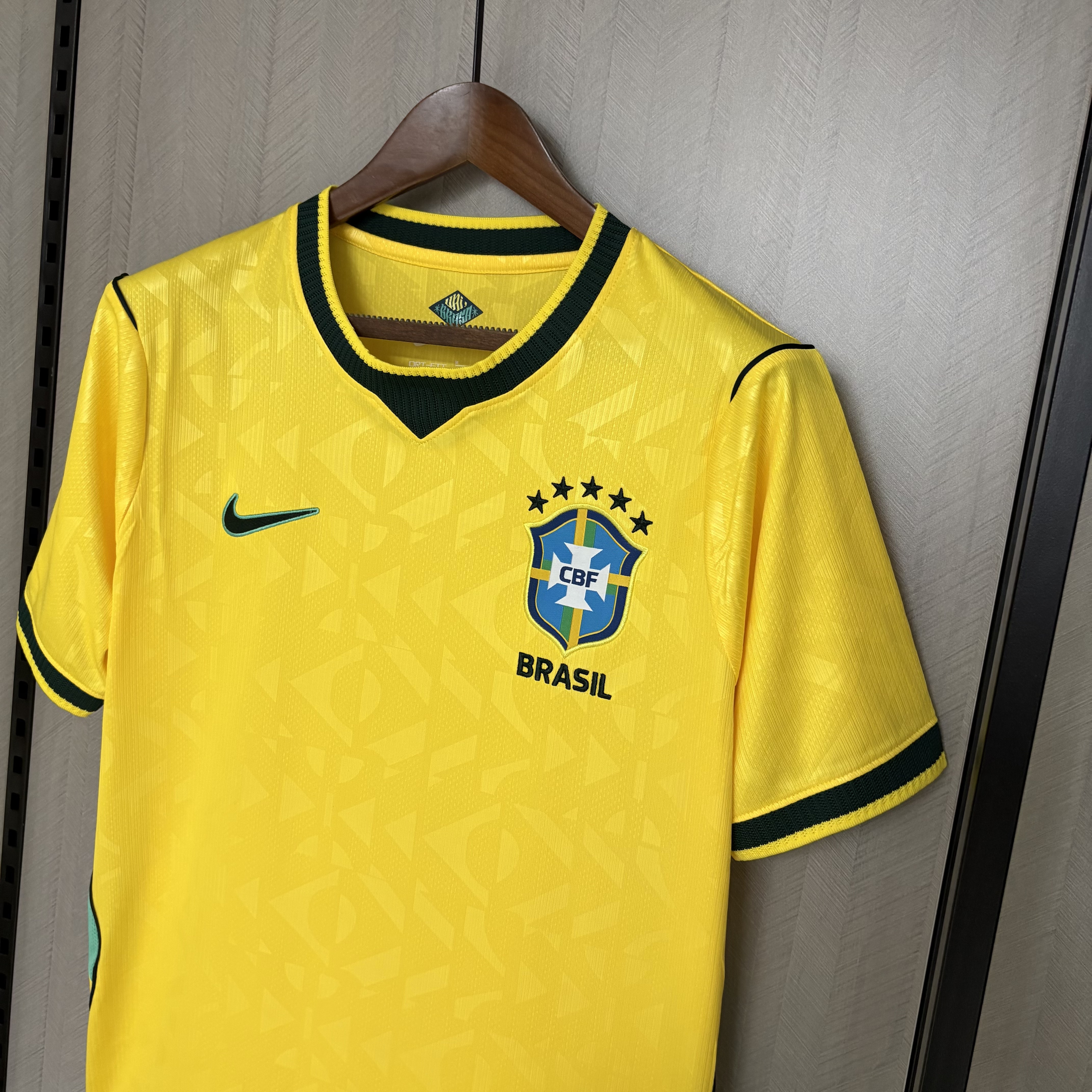 Maillot jaune « concept » de la Coupe du monde 2026 au Brésil 