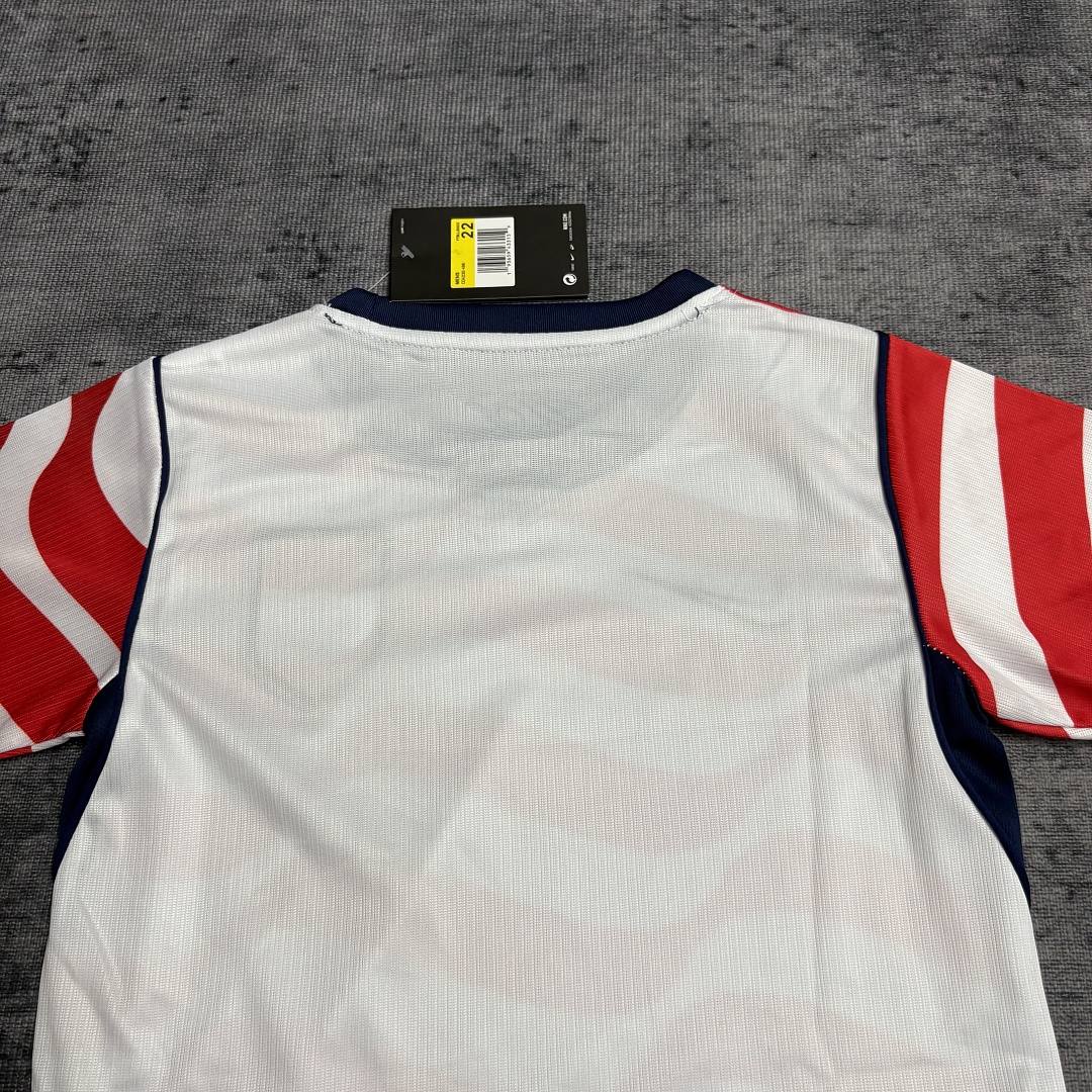  Equipación de fútbol de Nike para la selección de EE. UU. (local) para el Mundial de 2026: rojo y blanco 
