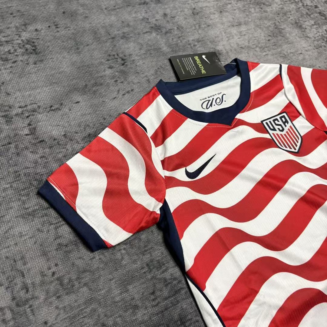  Equipación de fútbol de Nike para la selección de EE. UU. (local) para el Mundial de 2026: rojo y blanco 