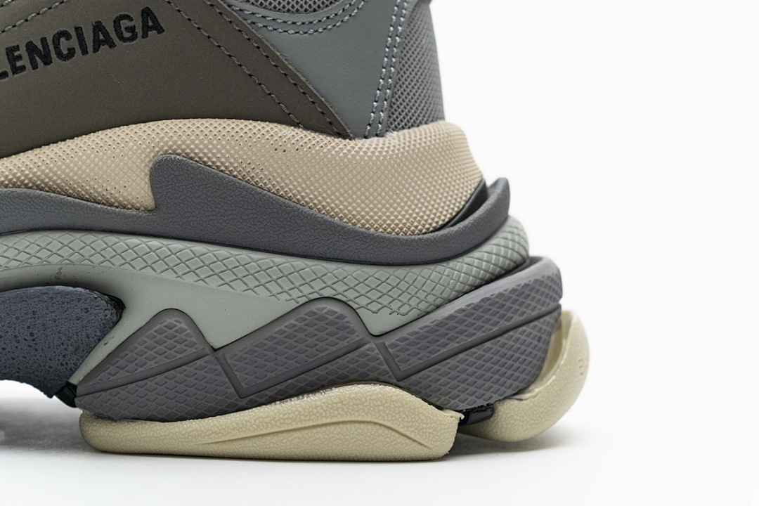 Balenciaga Triple S Gris W06E1 1259 