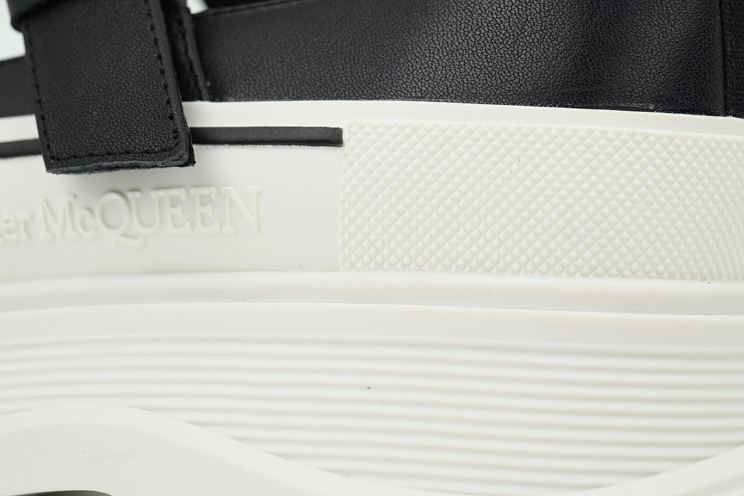 Alexander McQueen Black buckle