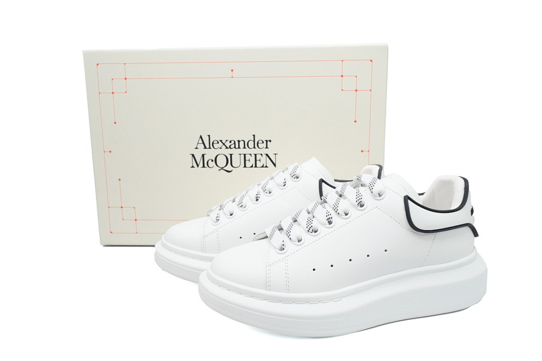 Alexander McQueen Sneake White Black