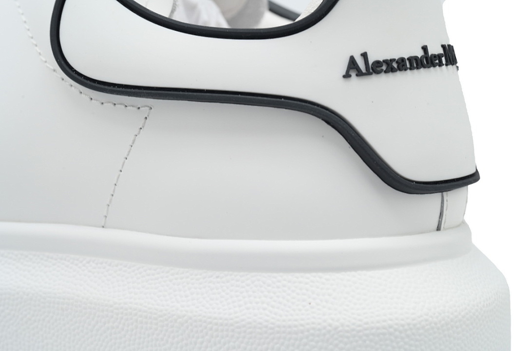 Alexander McQueen Sneake White Black