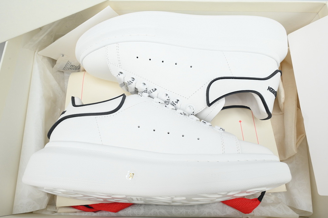 Alexander McQueen Sneake White Black