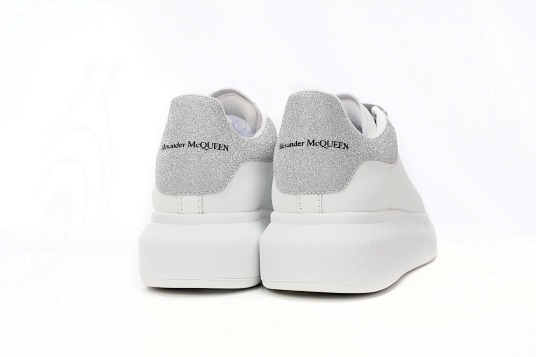 Alexander McQueen Sneaker Loose Drilling