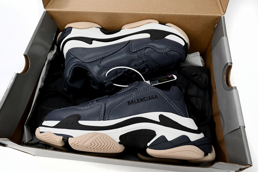 Balenciaga Triple Black And White Powder W2FAD 4197 